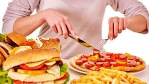 Ilustrasi Orang Makan dalam Jumlah yang Besar. Sumber: inquirer.net